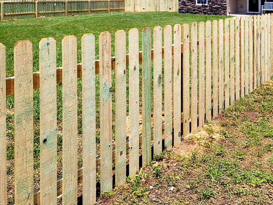 Wood fence contractor in the Oneida Tennessee area.