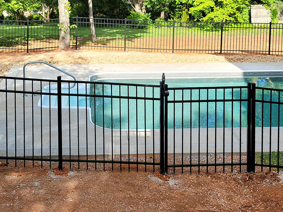 Aluminum fence contractor in Oneida Tennessee