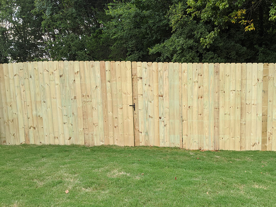 Wood fence contractor in Oneida Tennessee