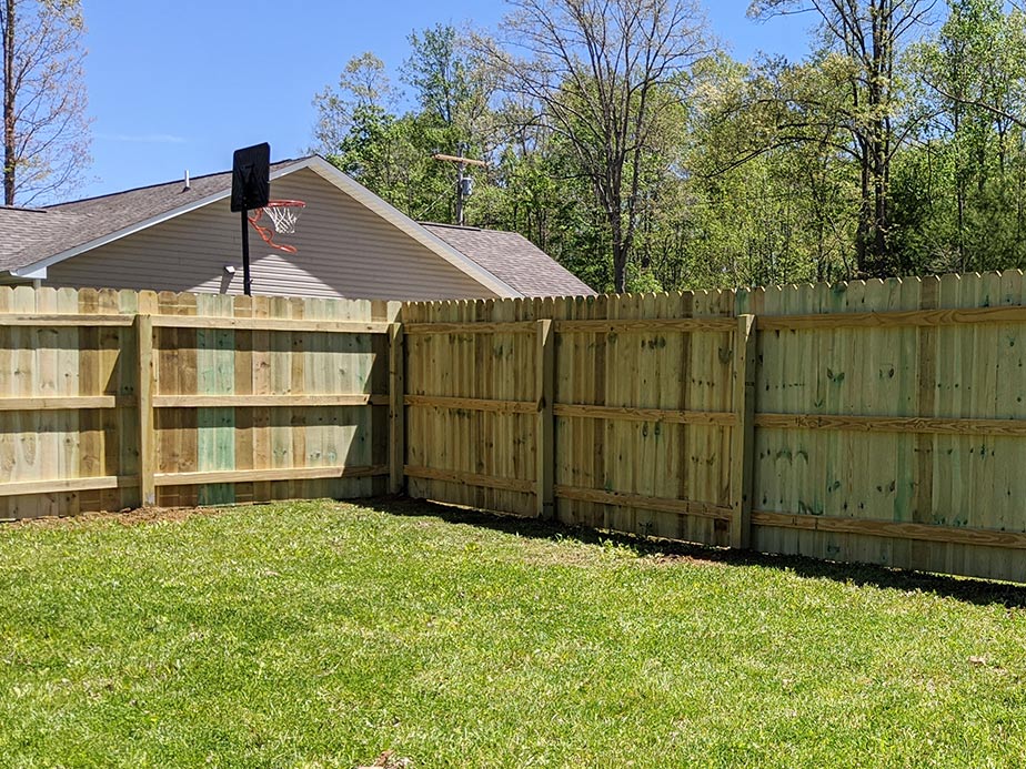 Andersonville Tennessee wood privacy fencing